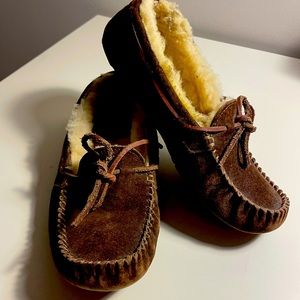 UGG Dakota moccasins size 7